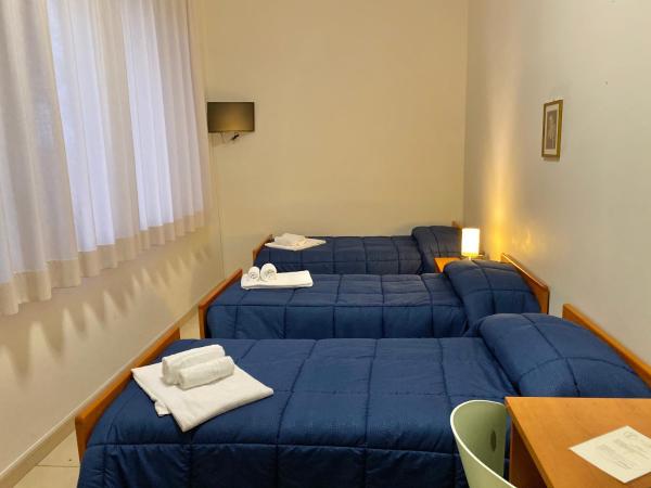 Casa per Ferie Sant'Anna : photo 3 de la chambre chambre triple avec salle de bains privative