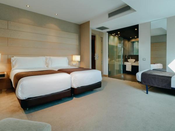 Hesperia Bilbao : photo 3 de la chambre chambre double ou lits jumeaux standard avec lit d'appoint (2 adultes + 1 enfant)