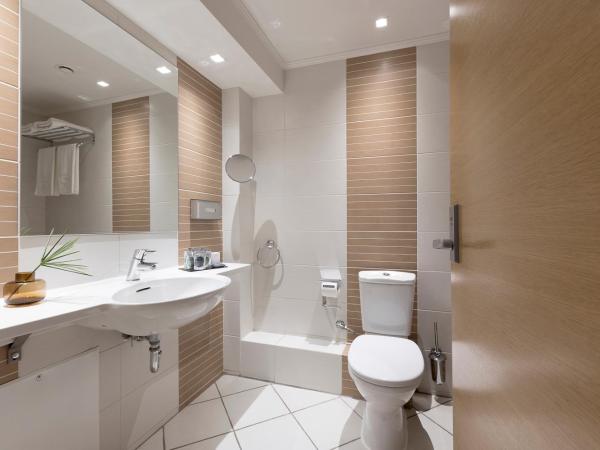 Porto Palace Hotel Thessaloniki : photo 9 de la chambre chambre triple supérieure