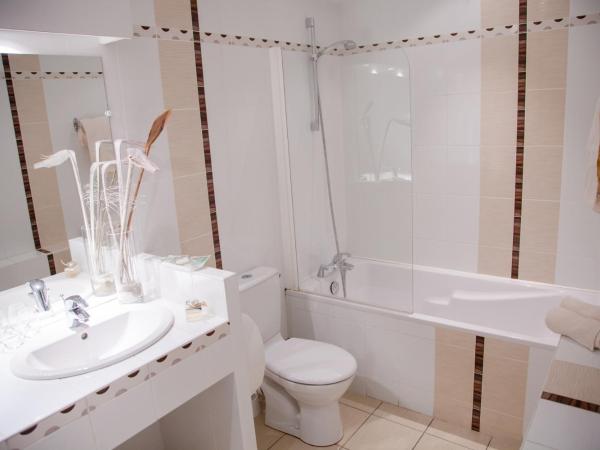 Hostellerie De Bretonnière - Groupe Logis Hotels : photo 5 de la chambre chambre familiale (2 adultes et 2 enfants)