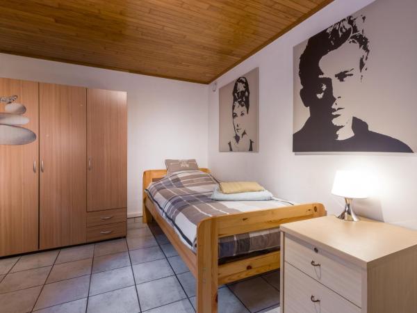 Homestay Gent-Merelbeke self check-in service : photo 3 de la chambre chambre simple avec salle de bains extérieure privative