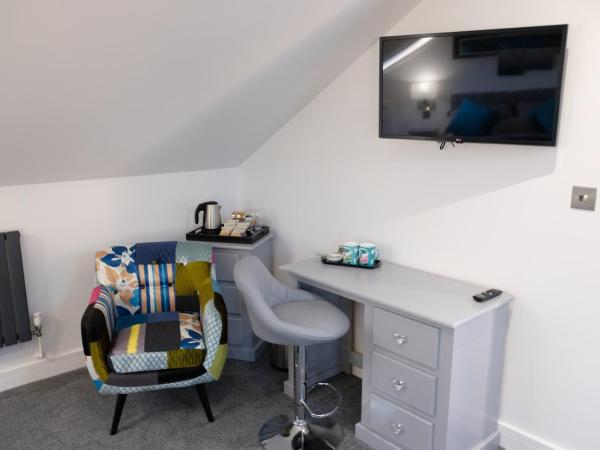 Rosemary House Accommodation-Nr Chew Valley : photo 2 de la chambre chambre lit king-size - vue sur jardin