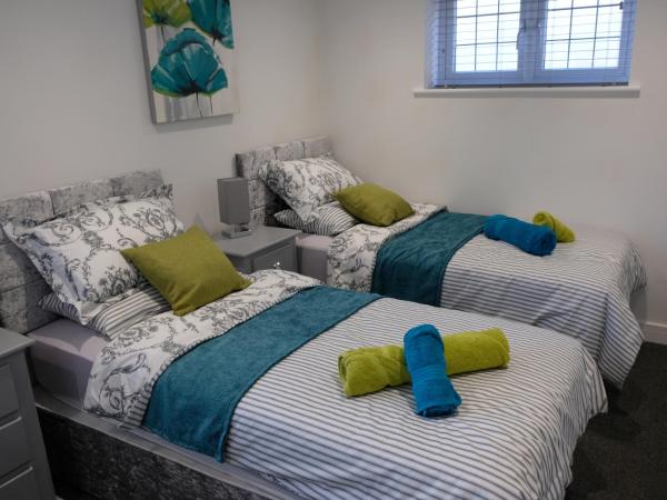 Rosemary House Accommodation-Nr Chew Valley : photo 5 de la chambre chambre familiale avec douche 