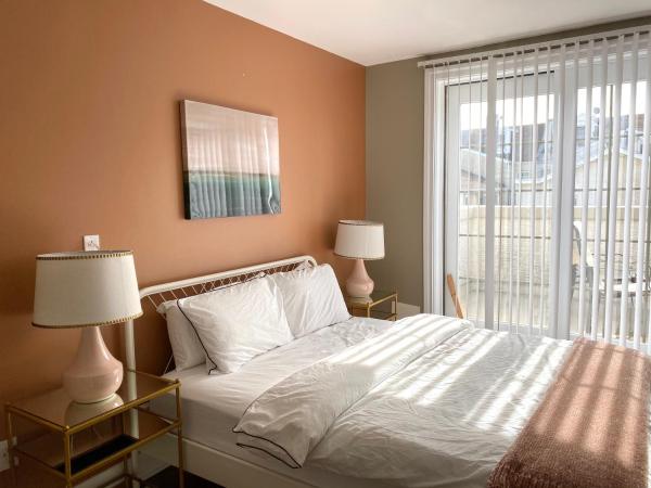 Alina & Fanny - Philadelphia 1210 Mt Vernon St : photo 3 de la chambre chambre lit queen-size avec balcon