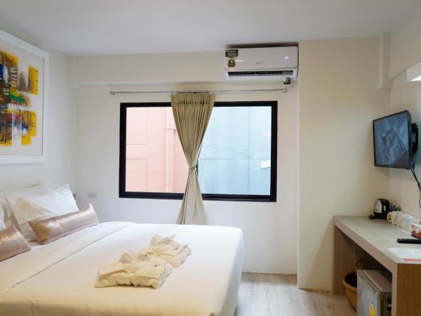 Sawasdee House : photo 3 de la chambre chambre double supérieure avec fenêtre