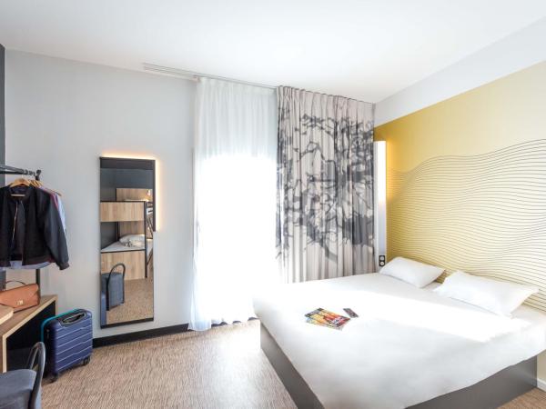 B&B HOTEL Sainte-Maxime Golfe de Saint Tropez : photo 1 de la chambre chambre quadruple standard