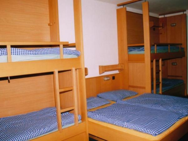 Eduard-Heinrich-Haus, Hostel : photo 6 de la chambre chambre pour 6 personnes