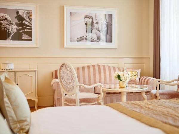 Piazza Heritage Hotel : photo 5 de la chambre chambre double ou lits jumeaux de luxe avec balcon et vue sur la ville