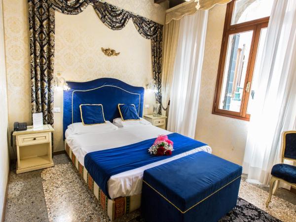 Residenza La Campana : photo 5 de la chambre chambre double ou lits jumeaux supérieure