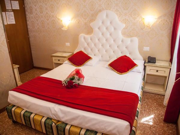 Residenza La Campana : photo 3 de la chambre chambre double ou lits jumeaux standard