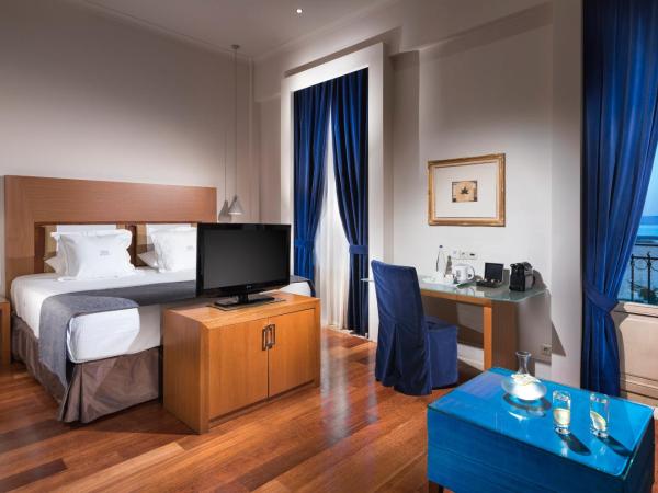 GDM Megaron, Historical Monument Hotel : photo 2 de la chambre suite double junior - vue sur mer