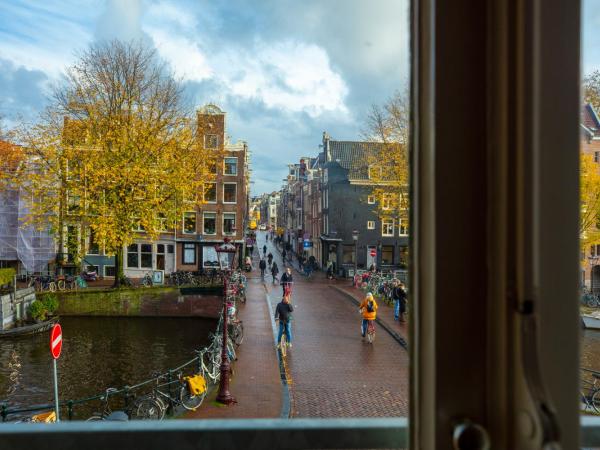 Amsterdam Wiechmann Hotel : photo 8 de la chambre chambre lits jumeaux avec vue sur le canal