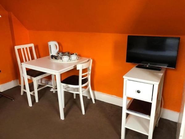 Caspian Hotel : photo 3 de la chambre chambre double Économique mansardée avec salle de bains commune