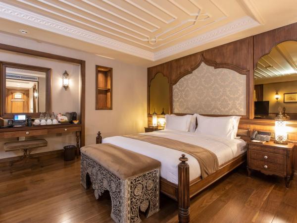 AJWA Sultanahmet - Preferred Hotels LVX Collection : photo 1 de la chambre suite familiale - vue sur jardin vertical