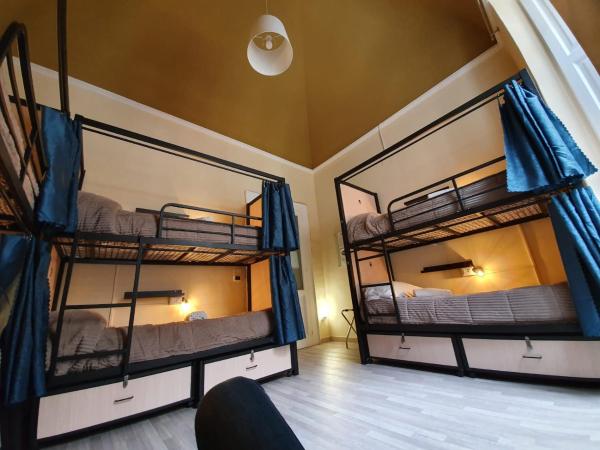 CconfortHotels Host Bari Centrale SELF CHECK IN : photo 3 de la chambre lit superposé dans dortoir mixte