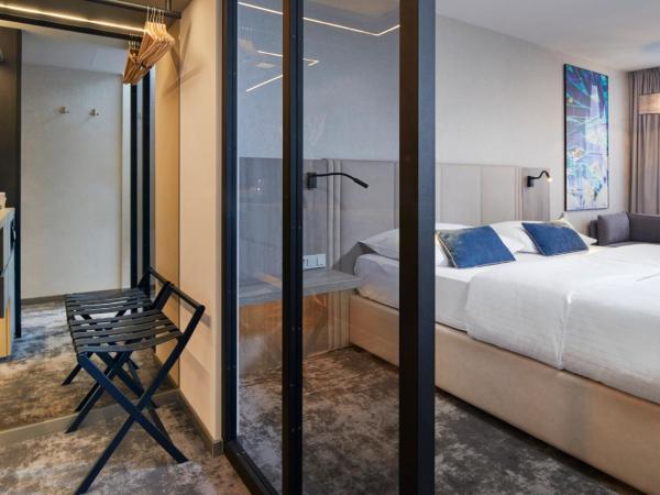 OREA Hotel Pyramida Praha : photo 5 de la chambre chambre double ou lits jumeaux exécutive avec accès gratuit à la piscine