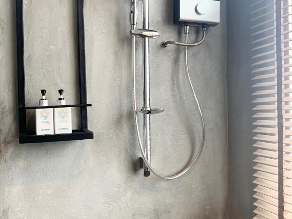 VAYNA Boutique Koh Chang : photo 6 de la chambre chambre double style thaï local avec balcon