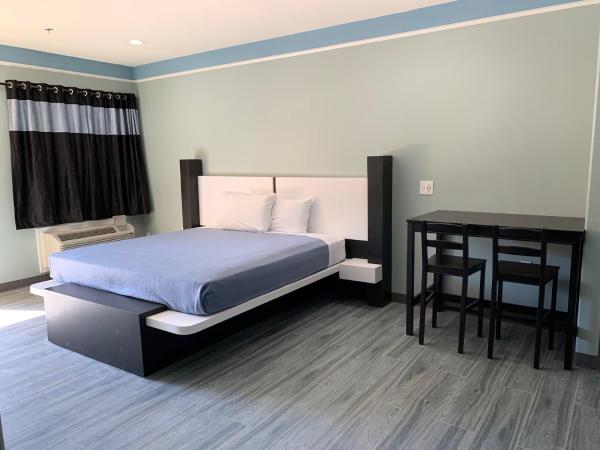 Crystal Suites : photo 4 de la chambre chambre lit king-size avec baignoire spa - fumeurs