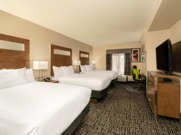Wingate by Wyndham Memphis East : photo 1 de la chambre chambre double avec 3 lits doubles - non-fumeurs