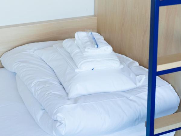 The Share Hotels Lyuro Tokyo Kiyosumi : photo 7 de la chambre lit superposé dans dortoir mixte