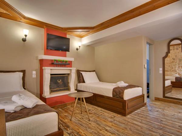 Frontzu Politia : photo 2 de la chambre chambre familiale avec cheminée