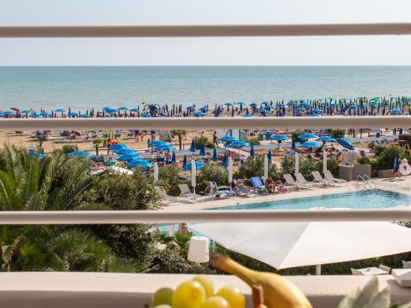 Hotel Mariver : photo 10 de la chambre chambre double ou lits jumeaux standard avec balcon - vue partielle sur mer