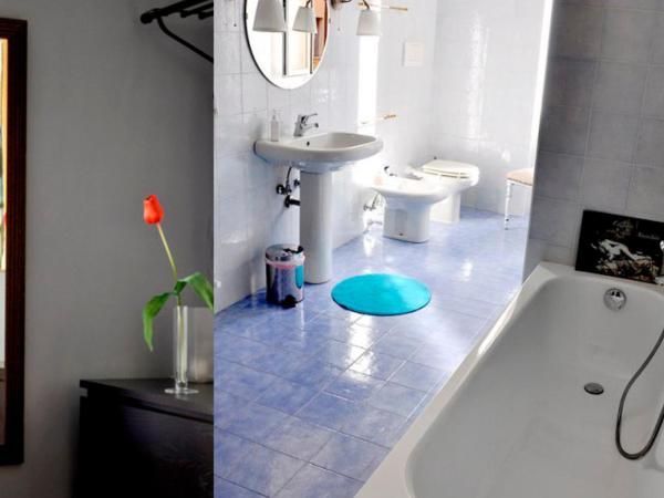 Ay Home B&B : photo 4 de la chambre chambre double avec salle de bains commune