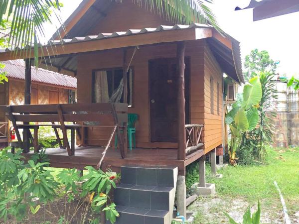 Lanta Pearl Beach Resort : photo 5 de la chambre bungalow standard