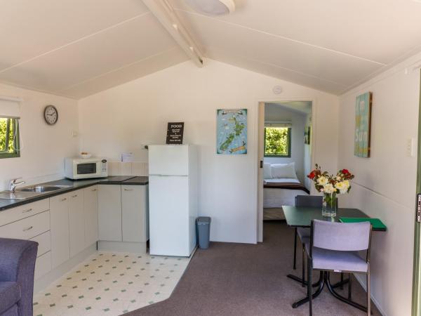 North South Holiday Park : photo 2 de la chambre chambre double avec salle de bains privative