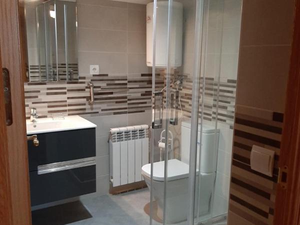 Chalet Avila Rooms : photo 3 de la chambre chambre triple avec salle de bains privative