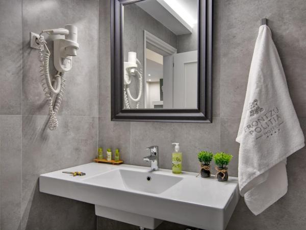 Frontzu Politia : photo 9 de la chambre chambre double