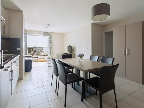 Residence Thalasso Concarneau : photo 6 de la chambre appartement 2 chambres - vue (latérale) sur mer