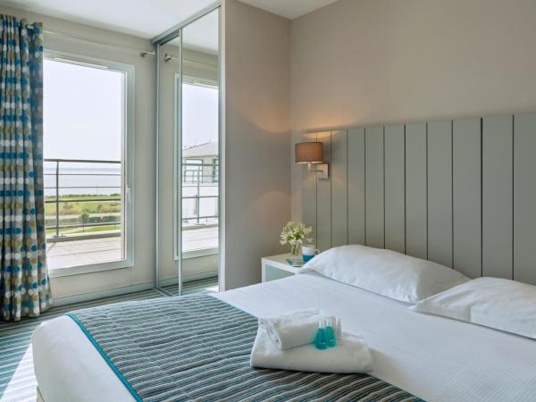 Residence Thalasso Concarneau : photo 3 de la chambre appartement 2 chambres - vue (latérale) sur mer
