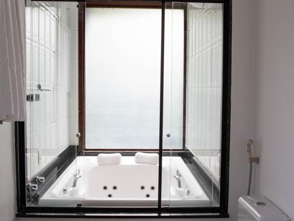 Colonna Galapagos Garden Hotel : photo 6 de la chambre suite principale avec baignoire spa - vue sur mer (2 adultes)