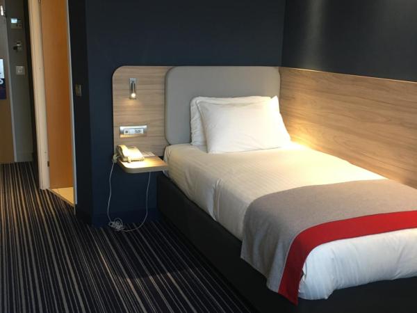 Holiday Inn Express Geneva Airport, an IHG Hotel : photo 1 de la chambre chambre simple - non-fumeurs