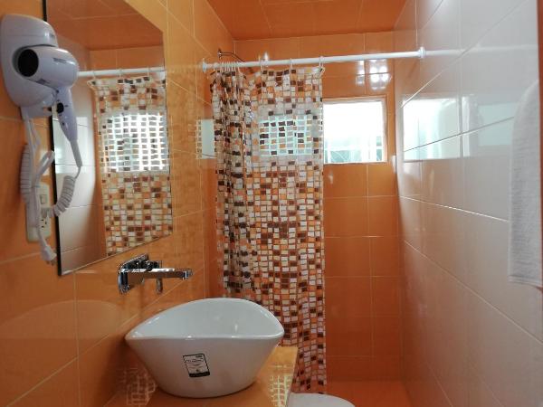 CORDIALITY INN : photo 5 de la chambre chambre double avec balcon