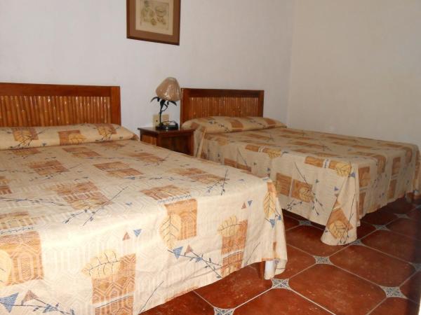 Hotel Suites Ixtapa Plaza : photo 4 de la chambre chambre double avec 2 lits doubles