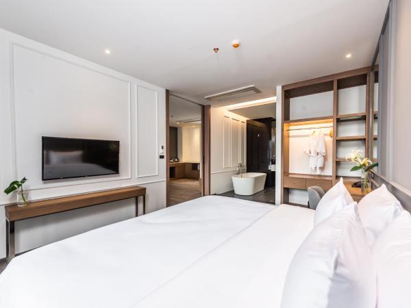 One Patio Hotel Pattaya - SHA Extra Plus : photo 8 de la chambre suite 1 chambre avec vue sur la piscine