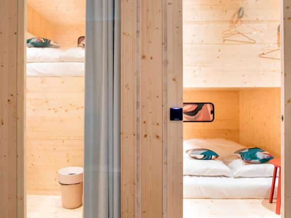 The Green Elephant Hostel & Spa : photo 2 de la chambre capsule privée en dortoir mixte pour couples