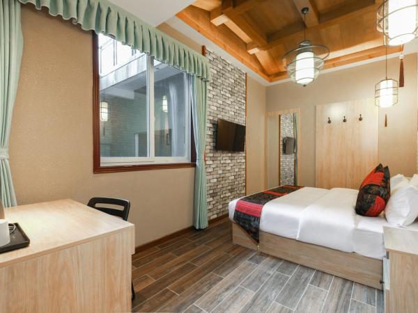 Zou Qu Ye Travel Hotel : photo 2 de la chambre chambre double deluxe avec douche