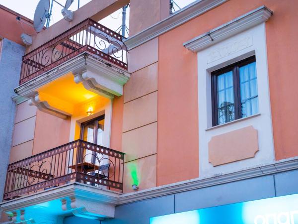 Yiannis Apartments : photo 2 de la chambre chambre quadruple avec balcon