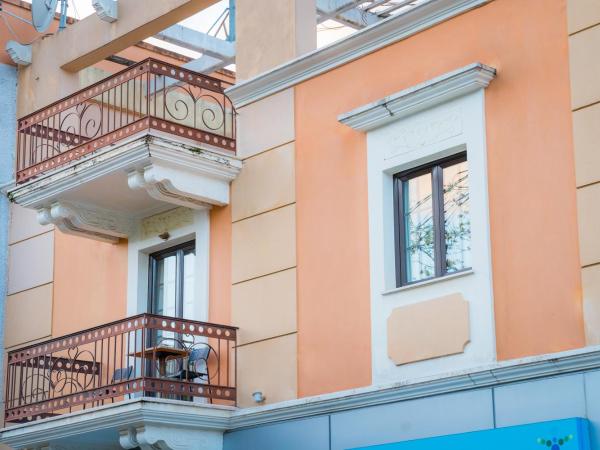 Yiannis Apartments : photo 4 de la chambre chambre quadruple avec balcon