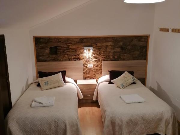 Hostal Forest : photo 1 de la chambre chambre lits jumeaux avec salle de bains privative
