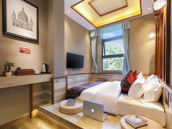 Zou Qu Ye Travel Hotel : photo 3 de la chambre chambre lit queen-size - vue sur jardin
