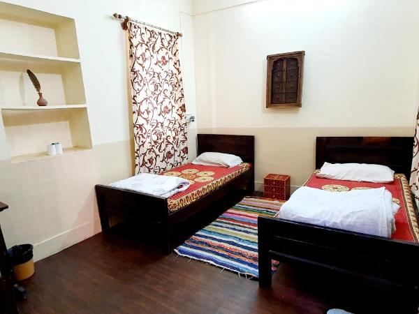 Durag Niwas Guest House : photo 1 de la chambre chambre double ou lits jumeaux avec douche