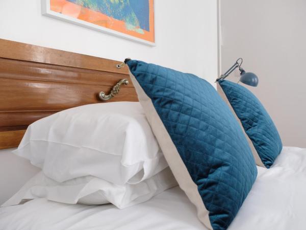 Lisbon Poets Inn : photo 10 de la chambre chambre double avec salle de bains commune