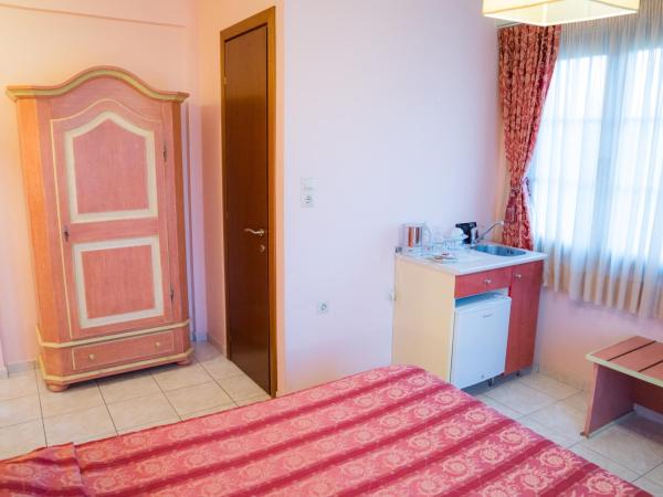 Yiannis Apartments : photo 5 de la chambre chambre familiale avec balcon