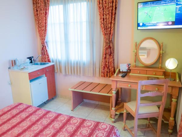 Yiannis Apartments : photo 3 de la chambre chambre familiale avec balcon