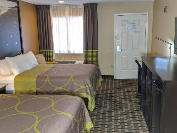 Super 8 by Wyndham Houston/Willowbrook Hwy 249 : photo 8 de la chambre chambre 2 lits queen-size - non-fumeurs