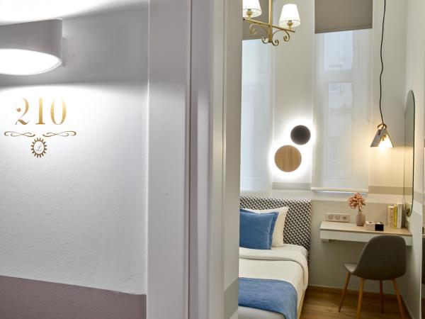 Hotel Luxembourg : photo 1 de la chambre chambre simple intérieure